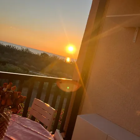 Apartament F2 - Front De - Les Pieds Dans L'eau - Situe A Saint-cyprien Sud - 30m Et - Et Non 500m- Avec Belle Vue Sur Depuis La Terrasse - Piscine - Parking Privatif - 4 Personnes