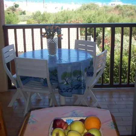 Seaside Serenity: Beachfront With Pool And Ocean Views Apartment *