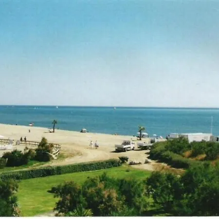 F2 - Front De - Les Pieds Dans L'eau - Situe A Saint-cyprien Sud - 30m Et - Et Non 500m- Avec Belle Vue Sur Depuis La Terrasse - Piscine - Parking Privatif - 4 Personnes Daire