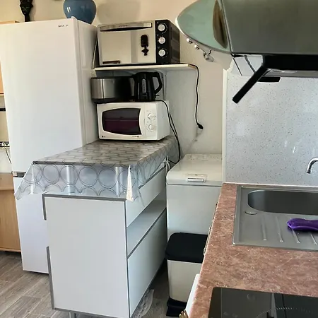 Daire F2 - Front De - Les Pieds Dans L'eau - Situe A Saint-cyprien Sud - 30m Et - Et Non 500m- Avec Belle Vue Sur Depuis La Terrasse - Piscine - Parking Privatif - 4 Personnes Saint-Cyprien (Pyrenees-Orientales)